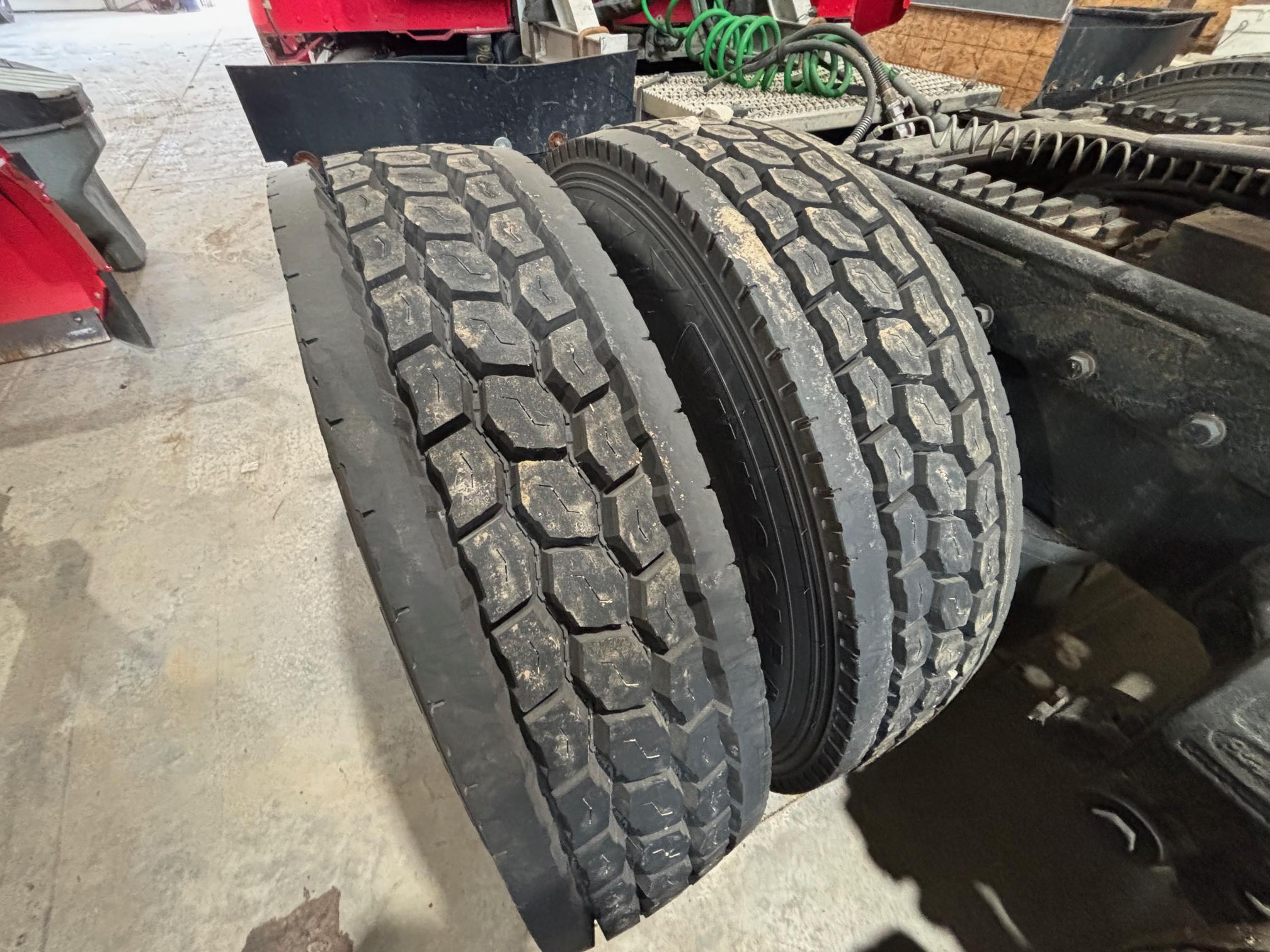 2004 PETERBILT 379 - Image 21